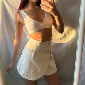 Office siren skirt 🤍 size small in great condition ✨